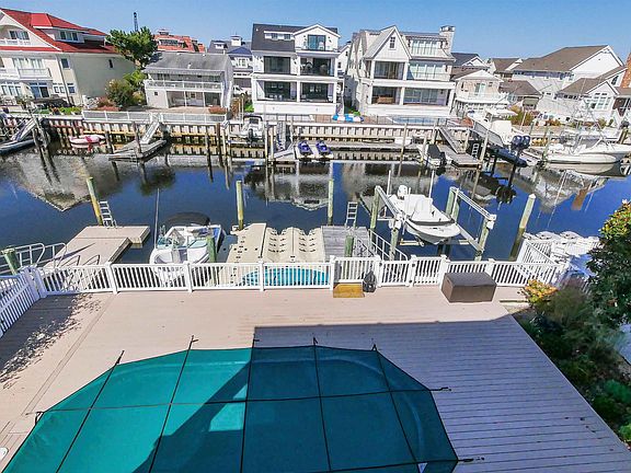 4th image of 8 Tobago Ln