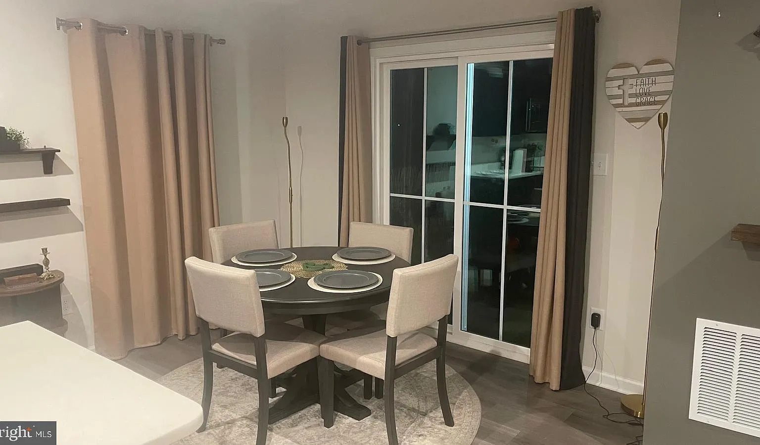 4 bed, 2.5 bath, 1660 sqft, $2,199 — Photo 4