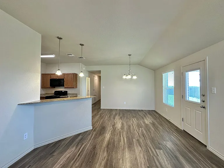 3323 Stonewall Dr — Photo 5