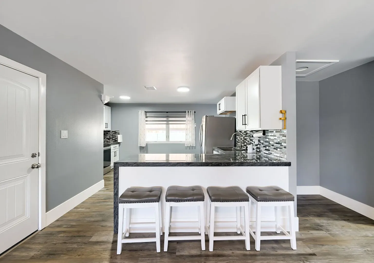 Modern Remodeled 2 Bedroom Home With Solar & Huge Backyard! — Photo 3