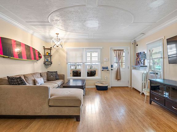 5th image of 130 N Harvard Ave