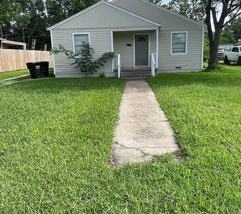 1st image of 550 Loraine Cir