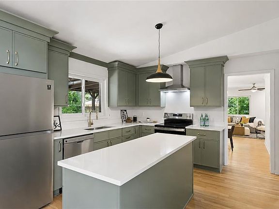 2nd image of 3012 Bren Mar Way