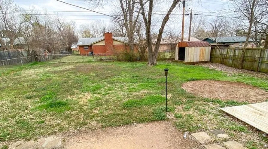 3 bed, 1.0 bath, 1300 sqft, $1,425 — Photo 2