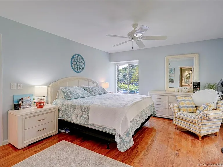233 NE Edgewater Dr #201 — Photo 35