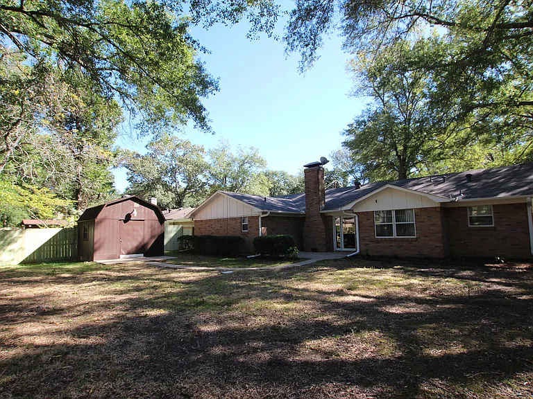 800 Rhodes Dr — Photo 25