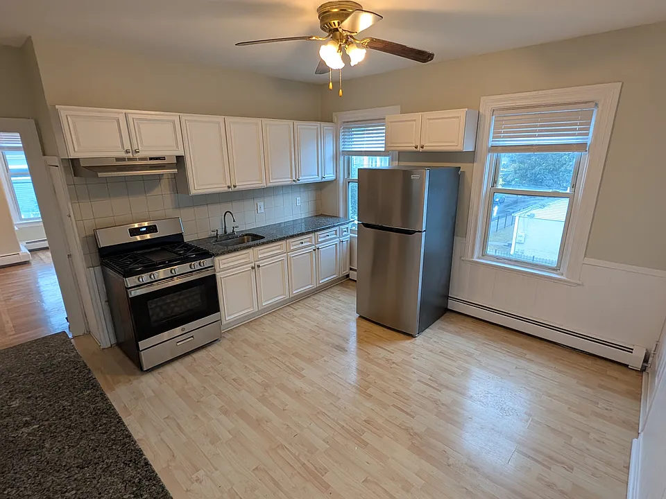 62 Pleasant St #2