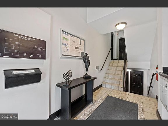 FRONT ENTRANCE CORRIDOR LEADING TO UNIT