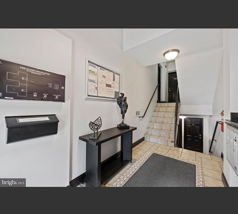 FRONT ENTRANCE CORRIDOR LEADING TO UNIT