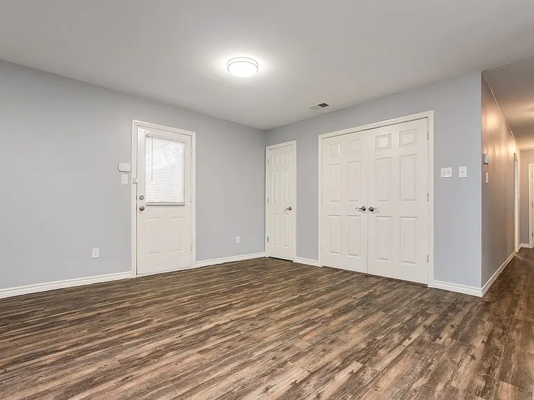 1008 Canal St — Photo 12