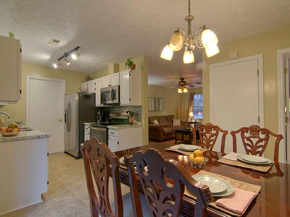 4th image of 2008 Hyde Park Ln