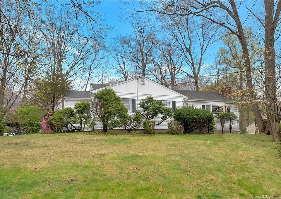 1st image of 105 Crestwood Dr