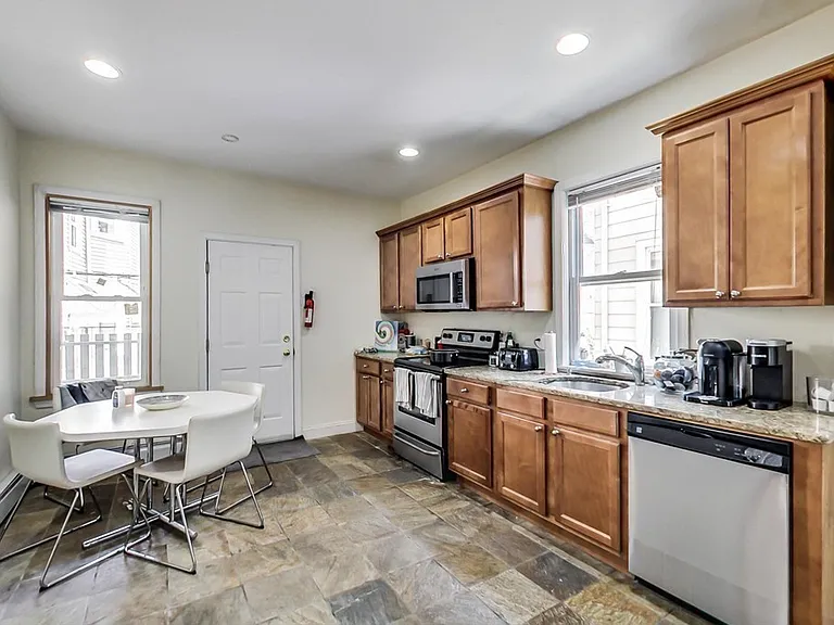 47 Hillside St #2L — Photo 5