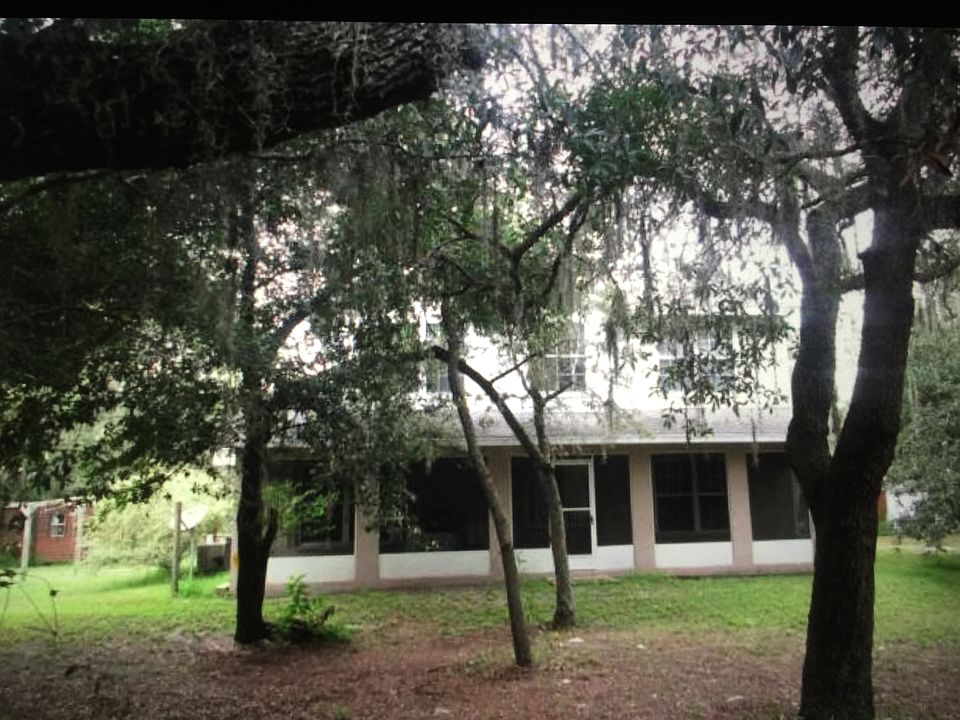Front Patio & Entry