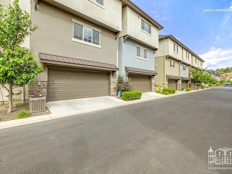 3287 E Thoroughbred Ln #3287