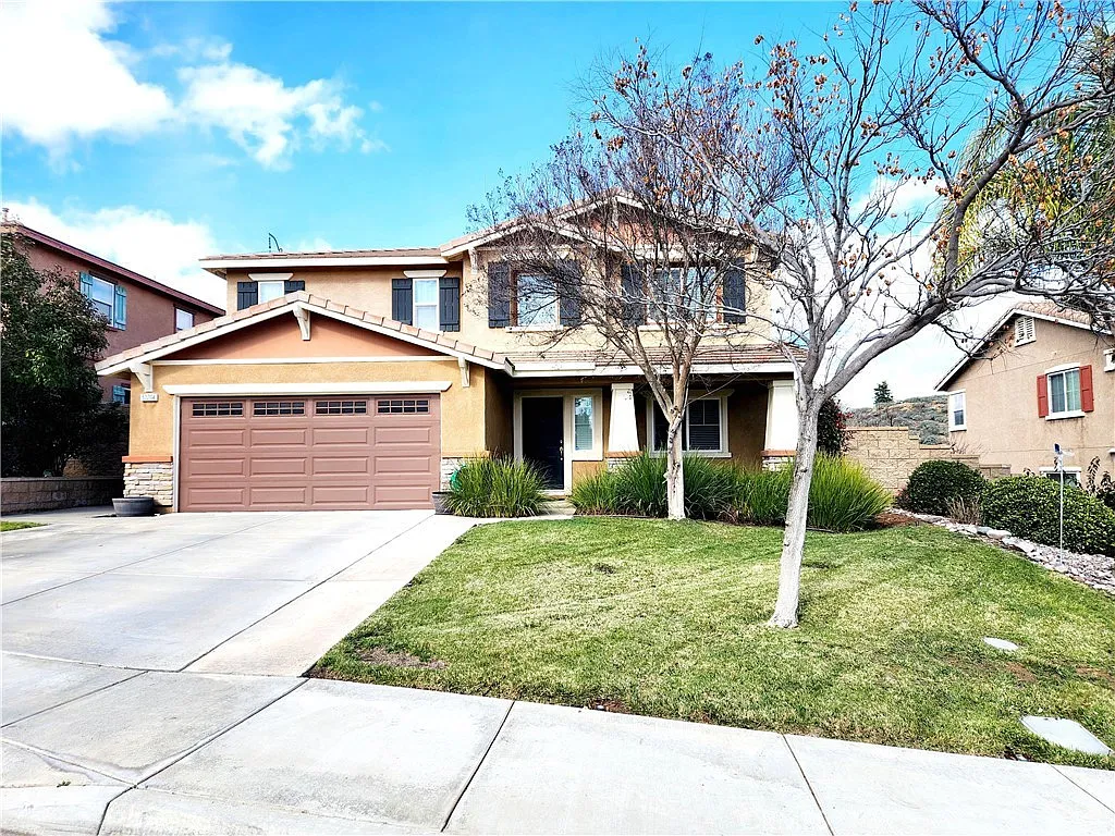 4 bed, 1977 sqft, $3,450 — Photo 1