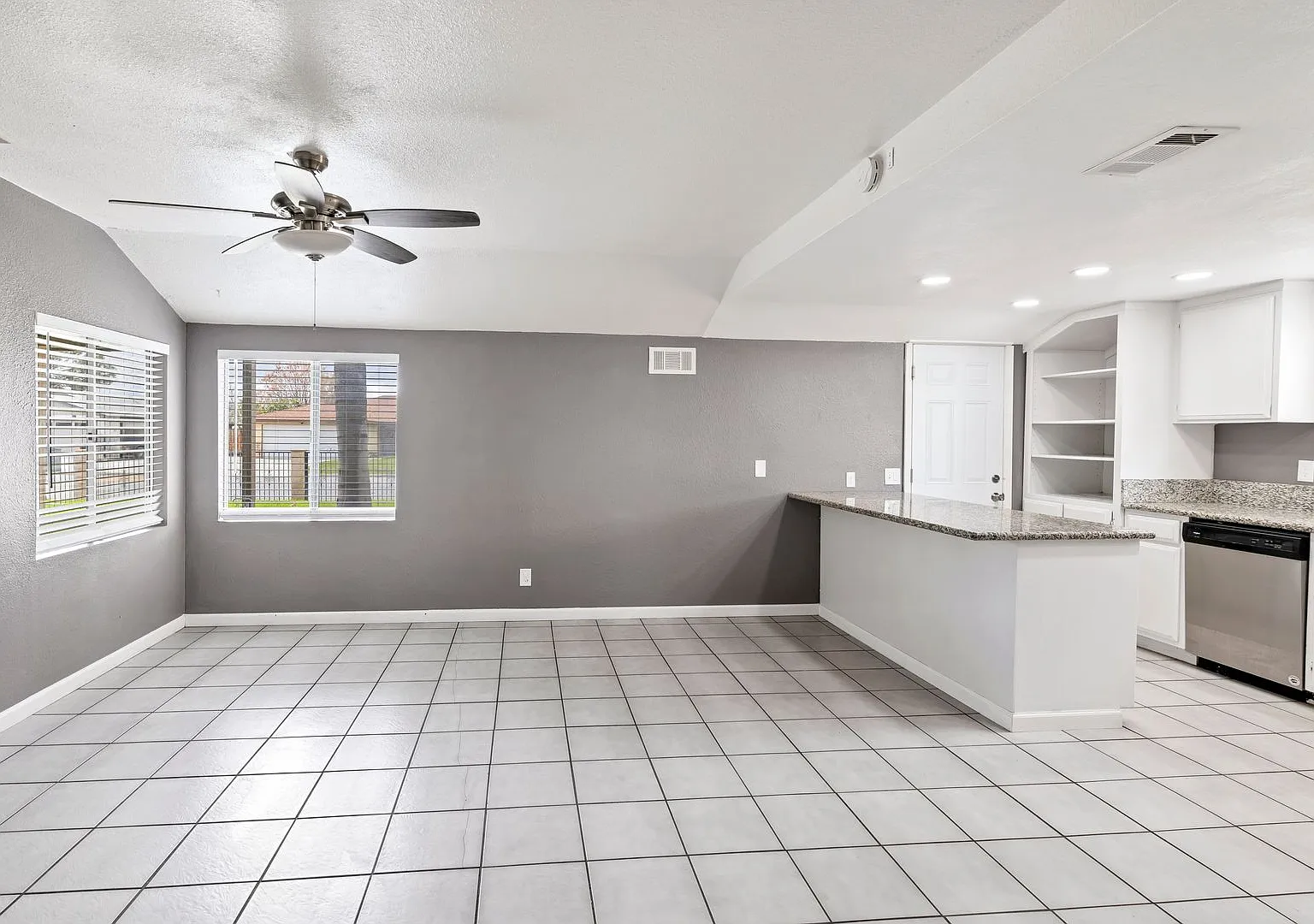 Single Story East Hemet 4 bed, 2 bath Home! — Photo 4