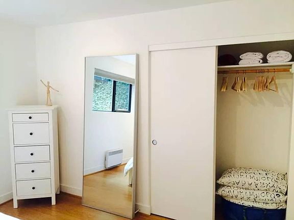 5th image of 2404 Thorndyke Pl W APT 7