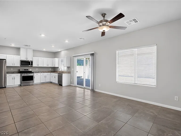 371 Scarlet Pine Ct — Photo 3