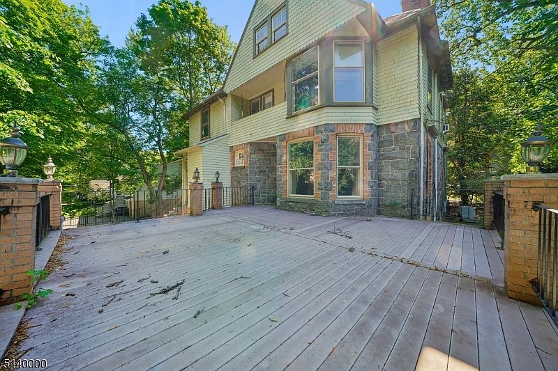 1st image of 279 Scotland Rd