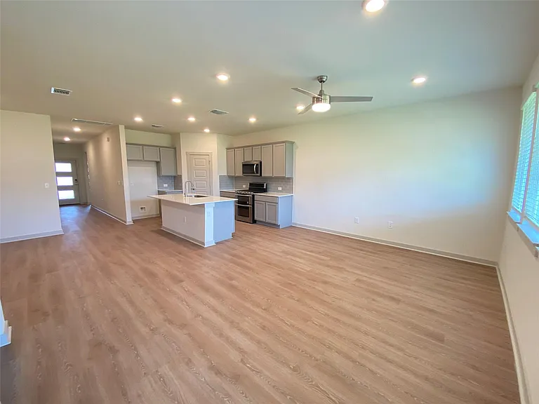 2205 Sisterdale Ln — Photo 3