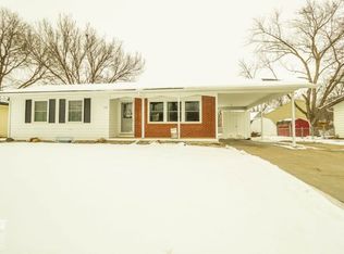 110 Fairview Dr, Glenwood, IA 51534
