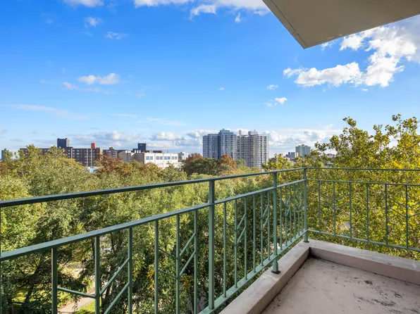 3750 Hudson Manor Terrace image 19 of 27