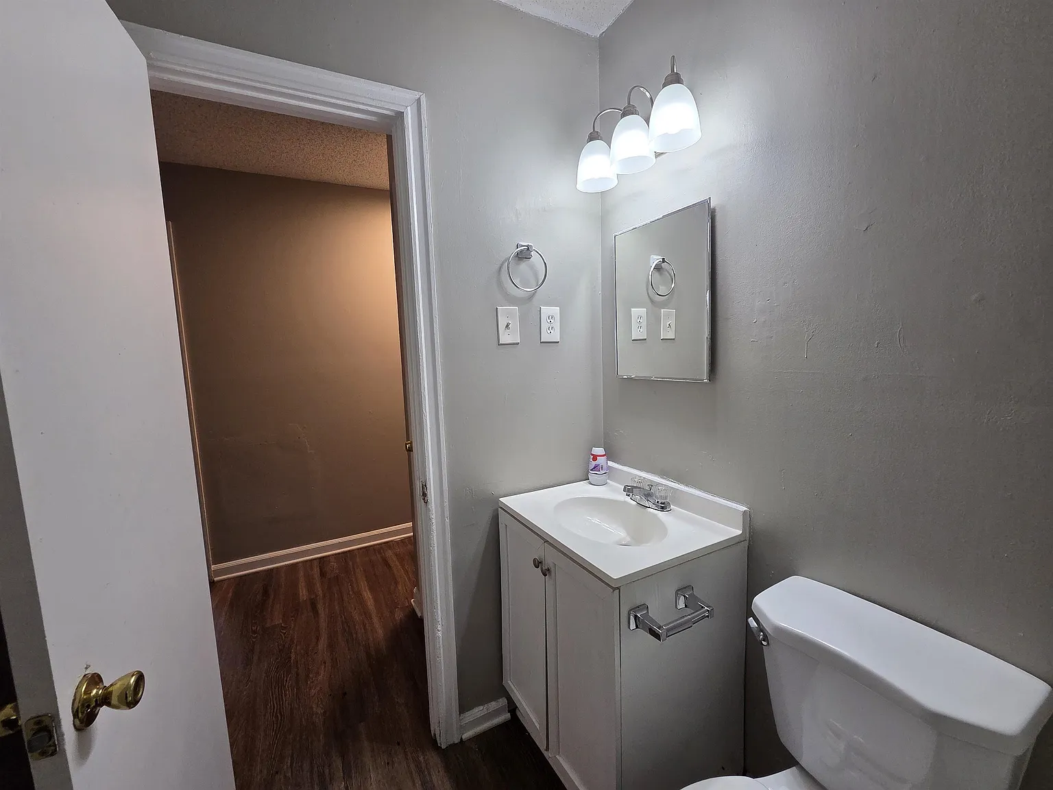 4 bed, 2.0 bath, $1,300 — Photo 3