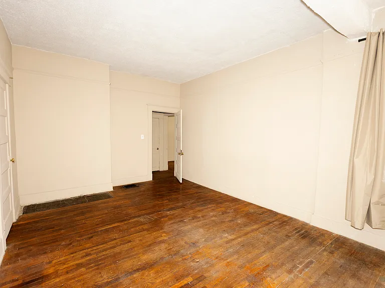 1011 Oakview St #1 — Photo 7