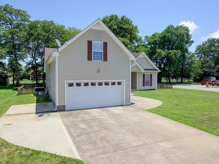 3729 Kendra Ct N — Photo 47