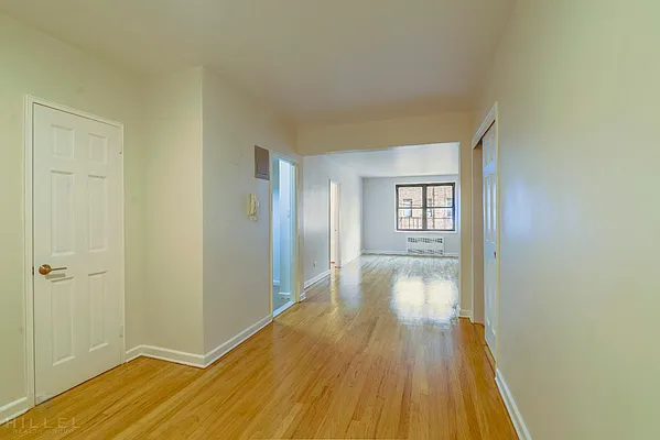 Rented by Hillel Realty Group | media 16