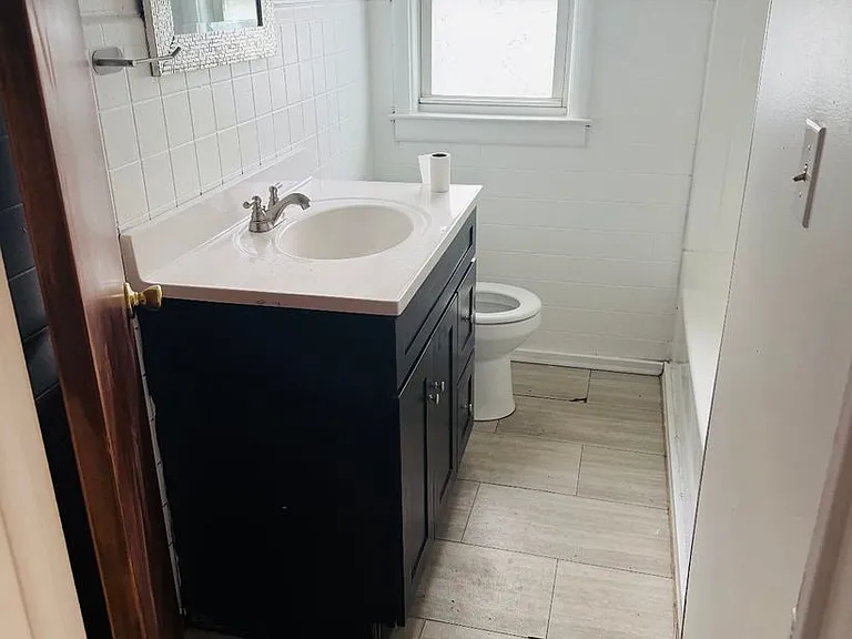 913 Nott St — Photo 12