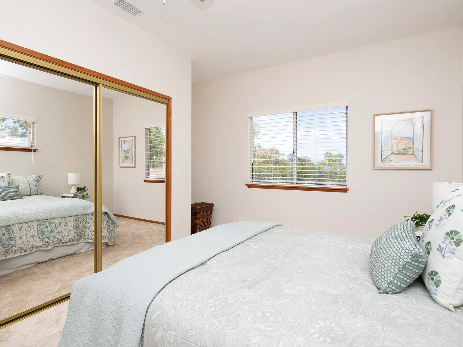 2 bed, 1.5 bath, 1400 sqft, $4,200 — Photo 2