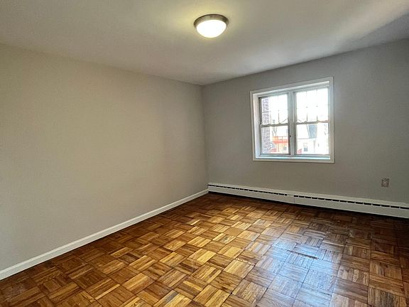 4th image of 33 Duncan Ave #4K