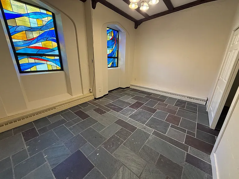 Cass Street Apartments — Photo 27