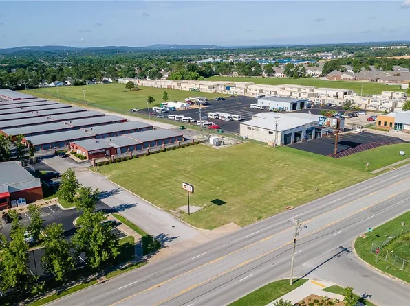 2569 E Robinson Ave, Springdale, AR 72764