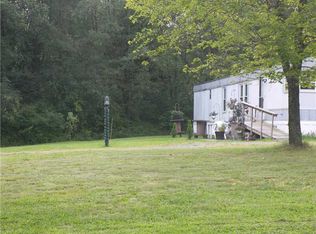 7822 Franklin Rd, Evans City, PA 16033