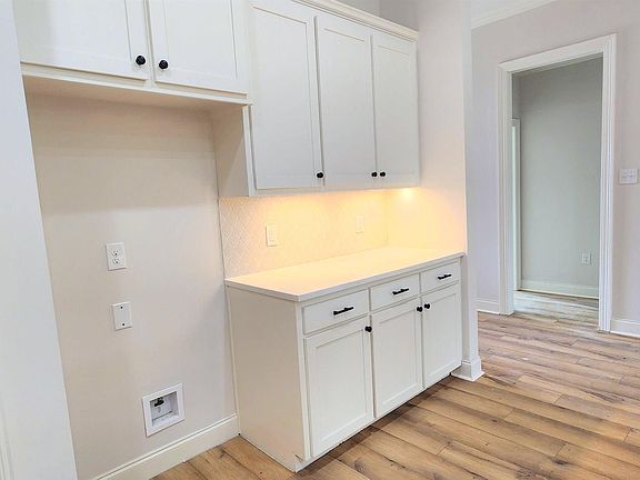 4th image of 41102 Garden Ct