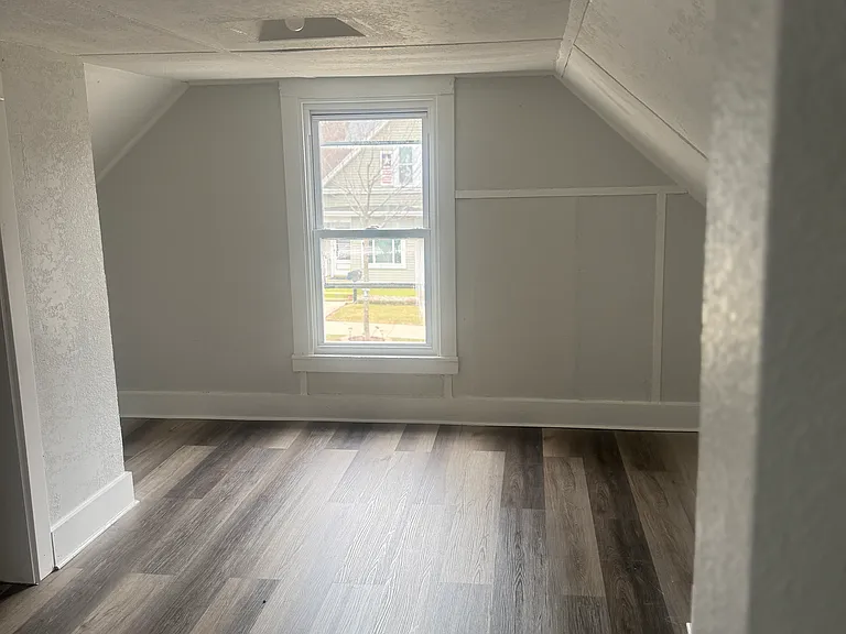 1620 Liberty St — Photo 3