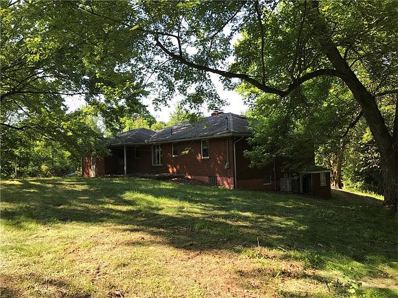 2nd image of 115 Oakridge Dr