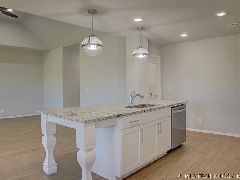 7012 S Elder Ave — Photo 11