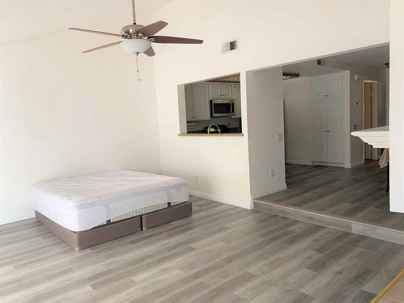 3 bed, 2.5 bath, 1415 sqft, $4,350 — Photo 4