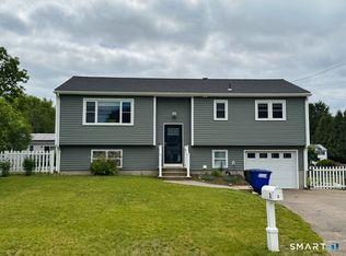 3 Oriole St, Pawcatuck, CT 06379