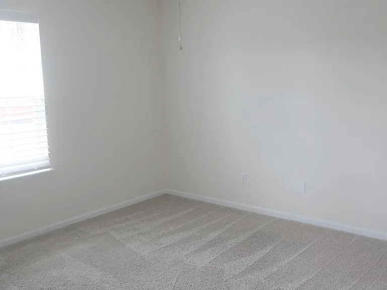 375 Great Lakes Ct — Photo 35