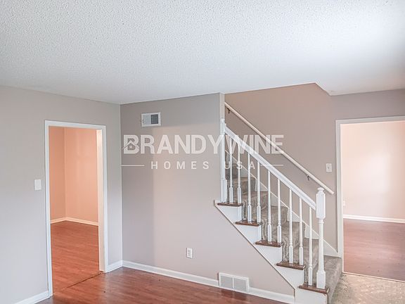 3rd image of 5284 Kimbark Woods Dr