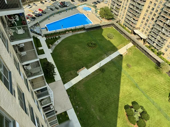 601 Surf Avenue image 14 of 23