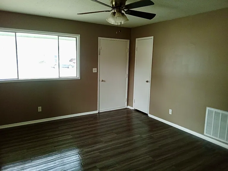 501 Wynhurst Ct — Photo 3