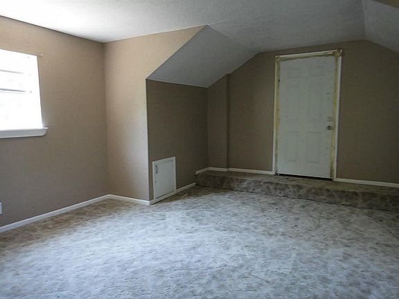 4th image of 47 Blue Lake Dr