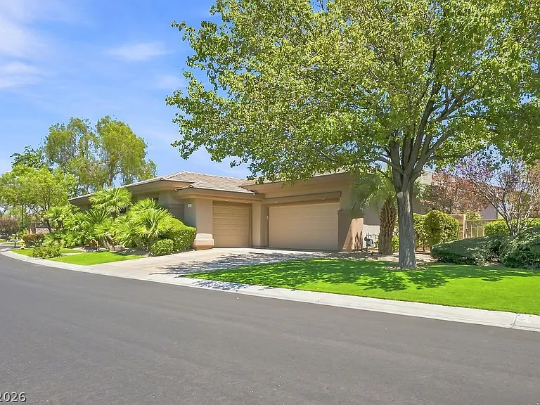 6 Old Marsh Ct — Photo 1