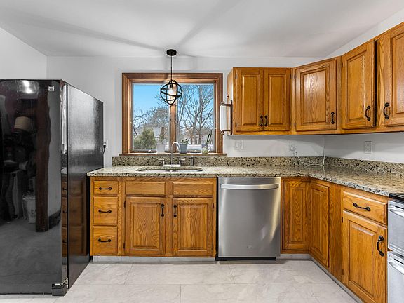 3rd image of 186 Walnut Street